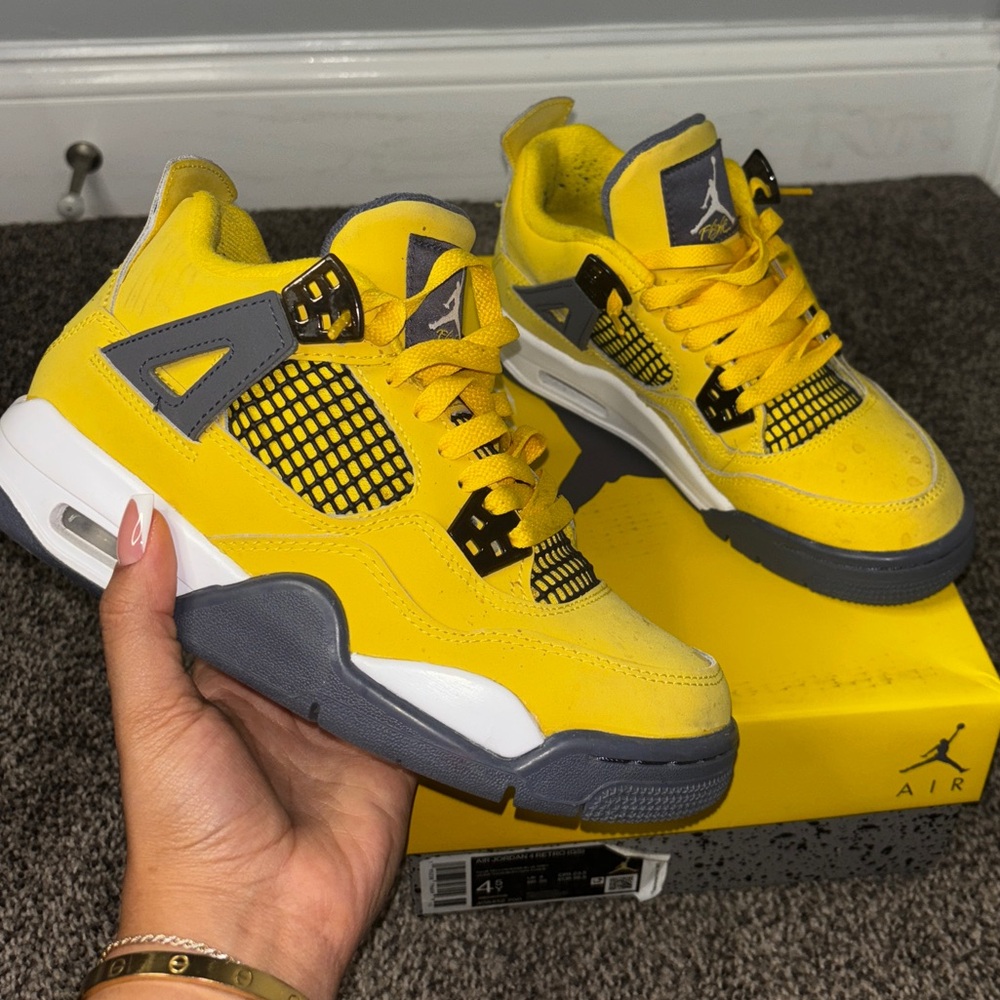 Jordan 4s - Thunder